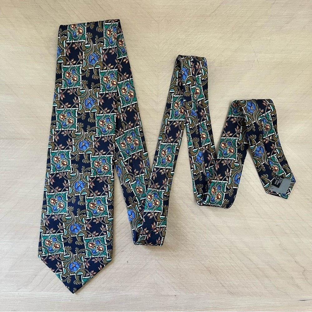 Fendi Italian 100% silk tie